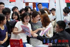 <b>AI模仿面试区更是济济一堂</b>